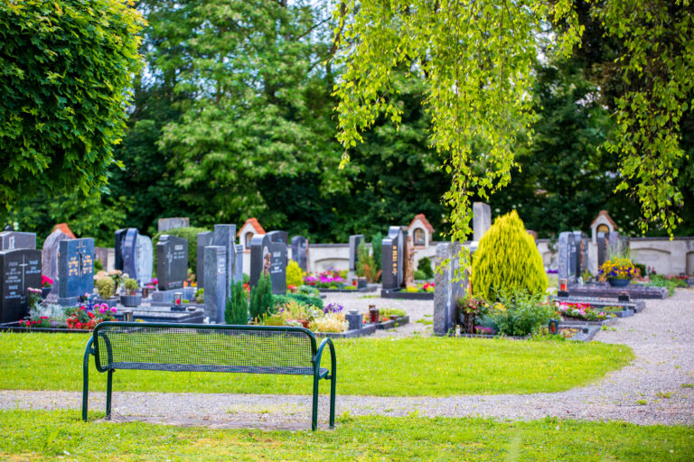Friedhofsausfahrt erhält Spiegel